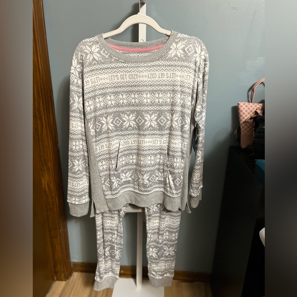 Cuddl Duds Gray and White Snowflake Let’s Get Cozy Pajama 2 piece Set NWT XS